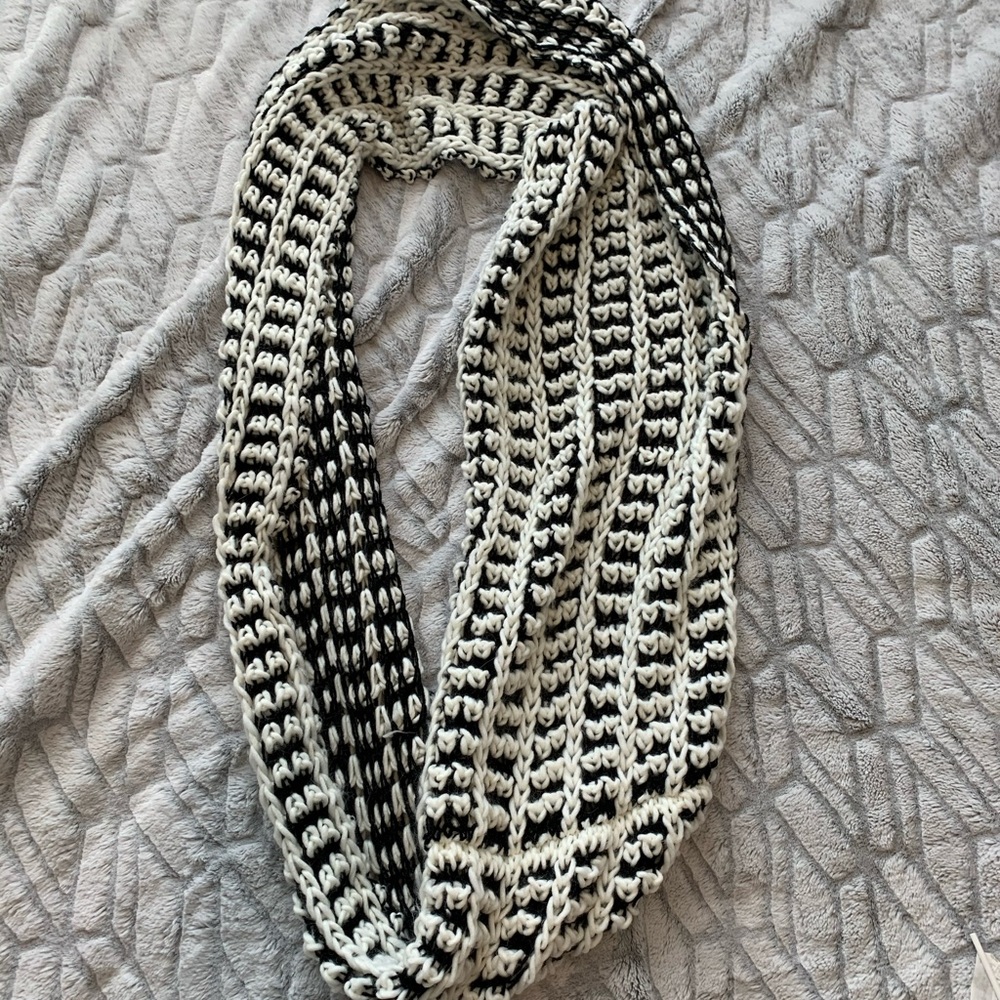 Black and white knitted infinity scarf